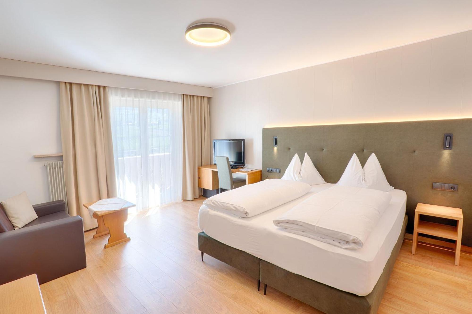 Hotel Lamm Naturns Ngoại thất bức ảnh